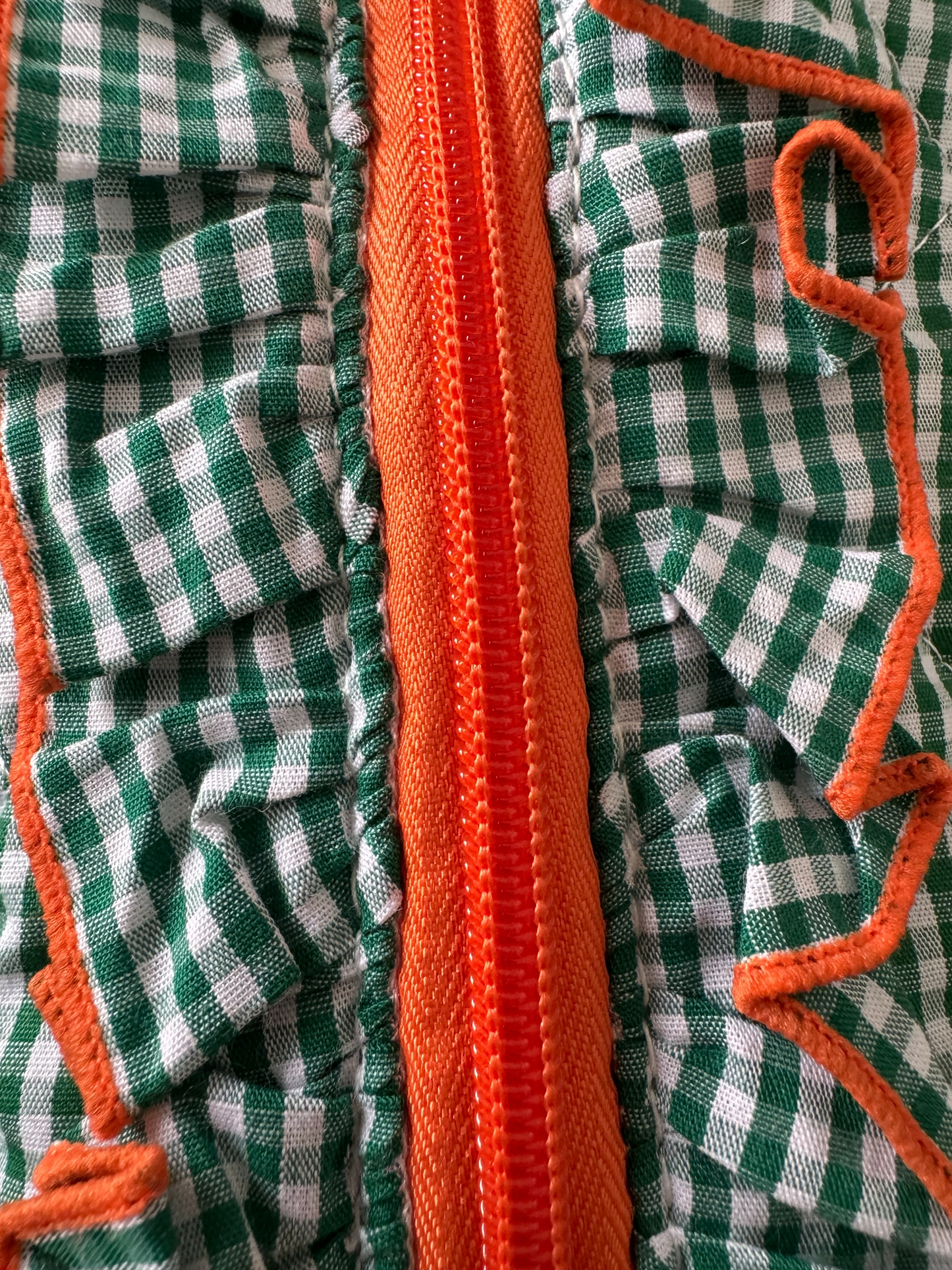 Neceser o Cartuchera de Maquillaje a Cuadros con Volado - Estilo Vintage Verde