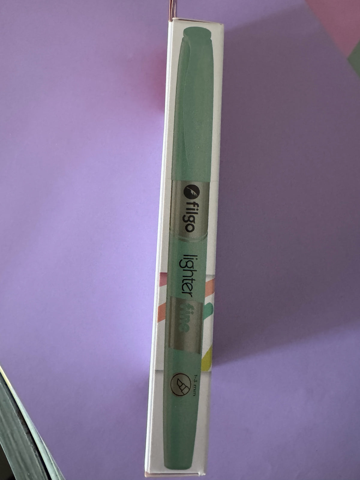 Resaltador Brena Filgo Lighter Fine en tono verde menta con punta biselada para trazos precisos de 1 a 3 mm