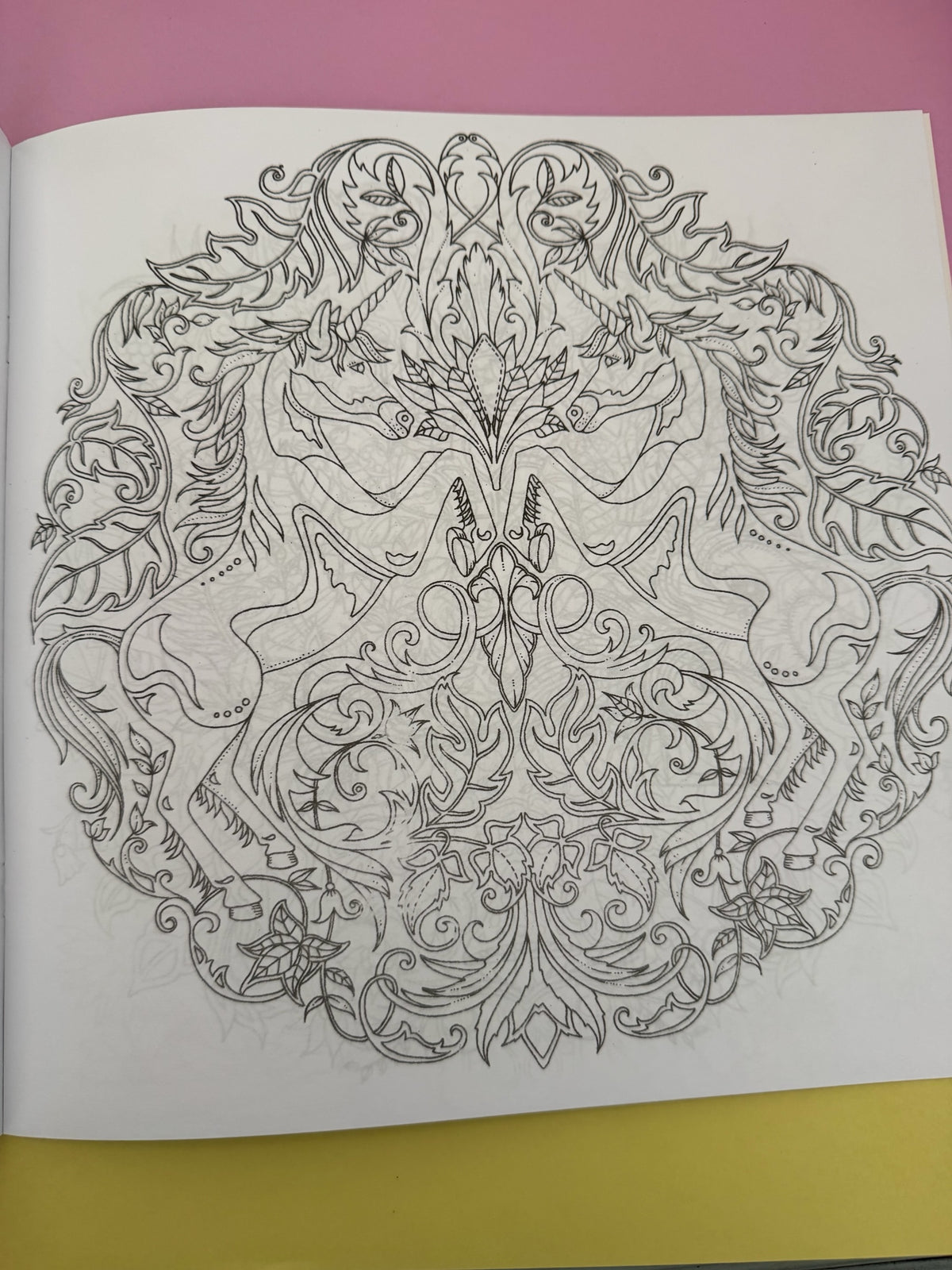 Página del libro de colorear Brena Enchanted Forest con intrincadas ilustraciones de unicornios y motivos florales