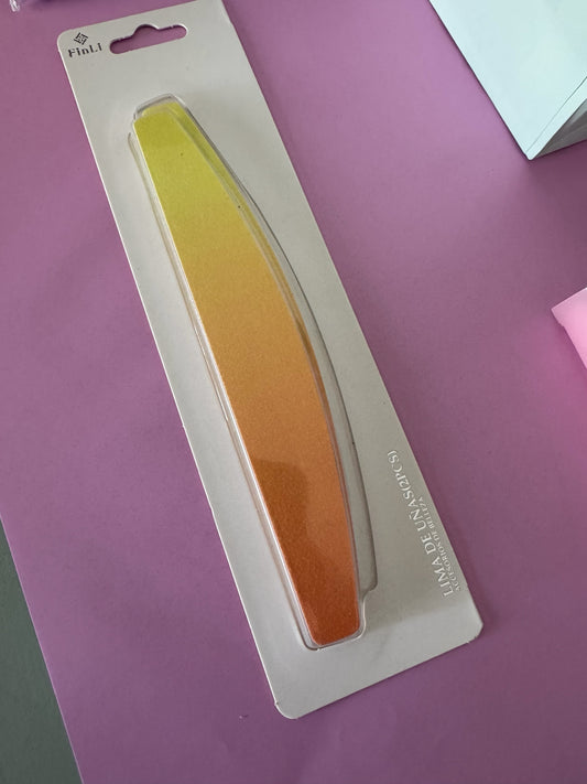 Set de dos limas de uñas profesionales Brena con diseño ergonómico curvo y degradado de colores amarillo a naranja