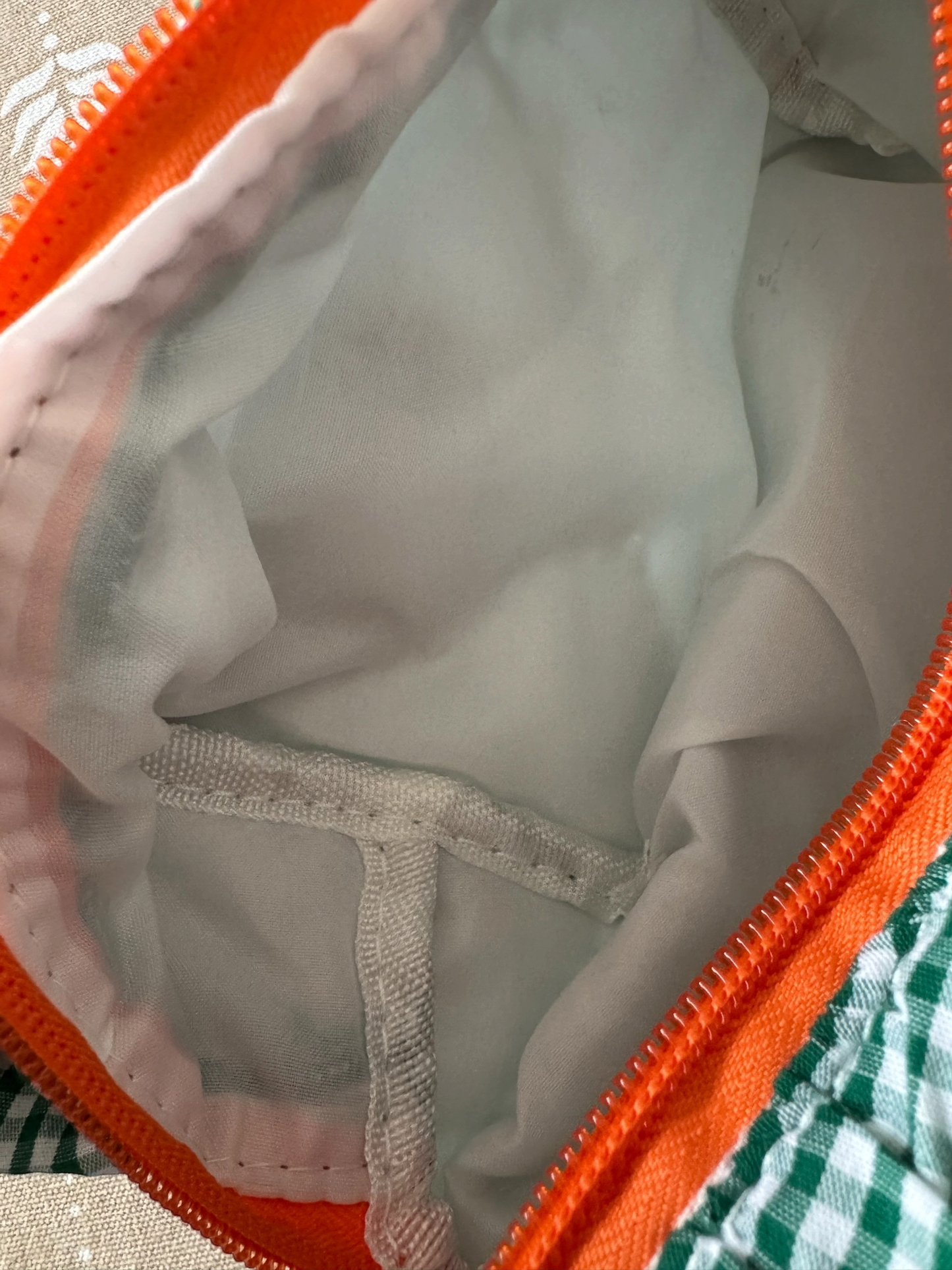 Neceser o Cartuchera de Maquillaje a Cuadros con Volado - Estilo Vintage Verde